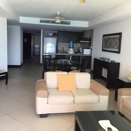 Bay View Grand Marina 1605 Sur Apartment Икстапа Екстериор снимка